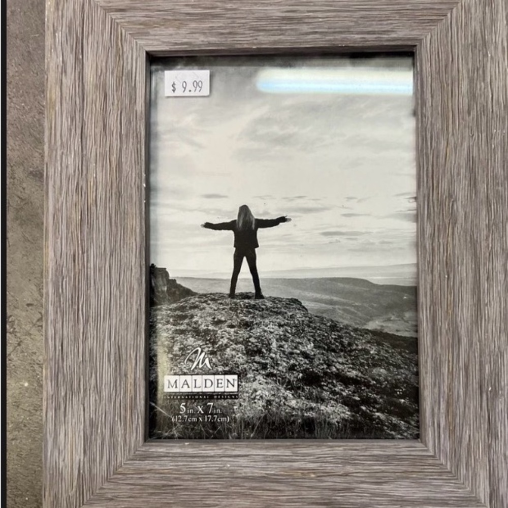 Rustic Weathered Wood Picture Frame - Brown_ 7.5 in x 9.5 In